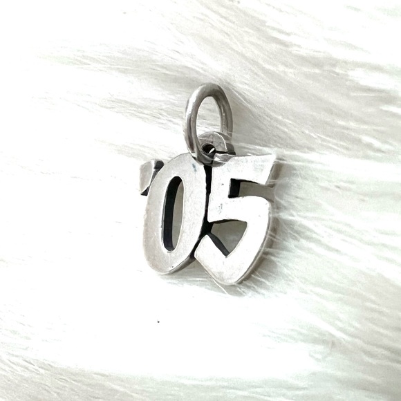 James Avery RARE ‘05 2005 year charm UNCUT - Picture 3 of 7